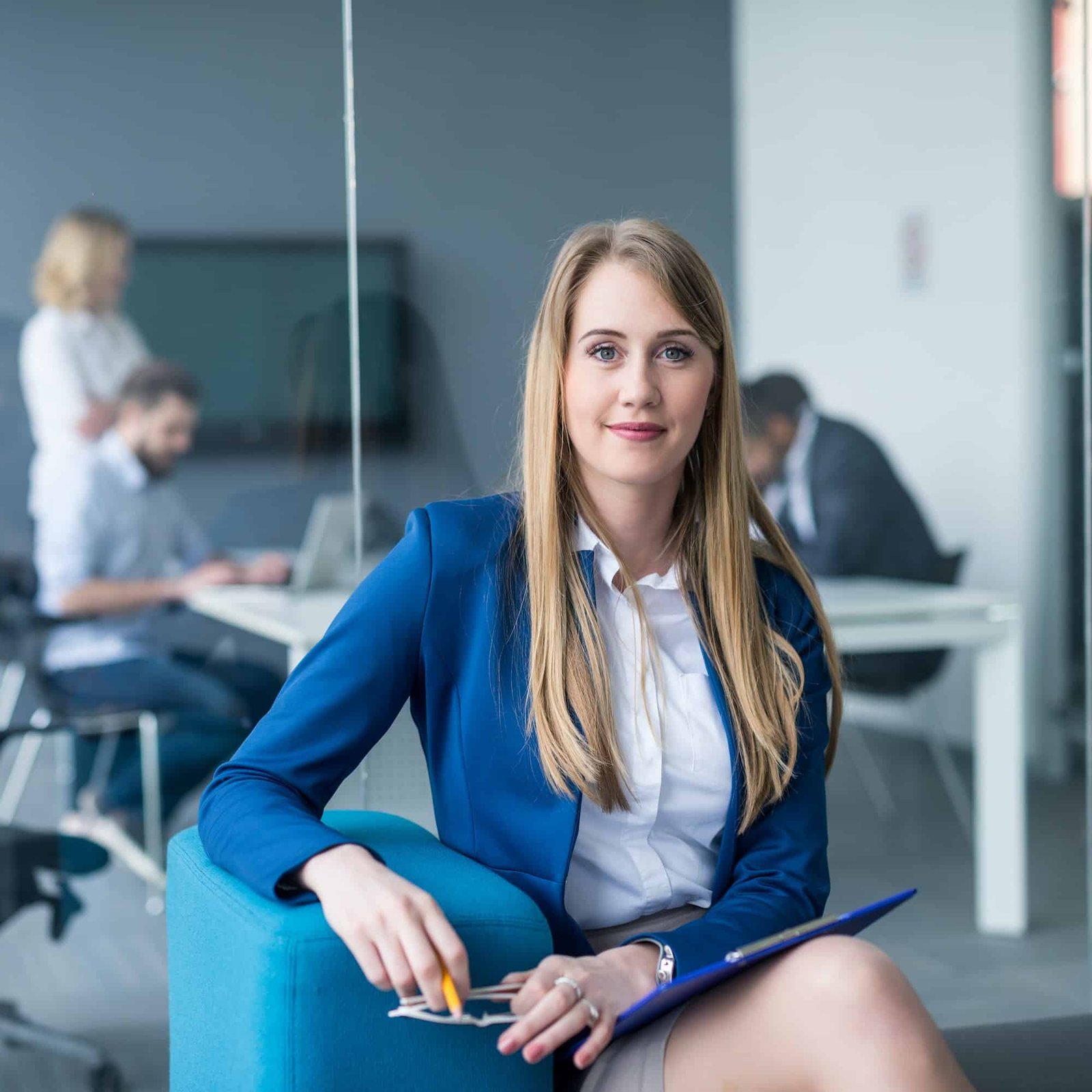 attractive-business-woman.jpg attractive-business-woman.jpg